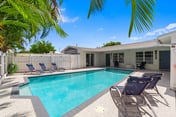 6 bedrooms Pool! BNR Vacation rentals