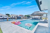Walk to the Beach! BNR Vacation Rentals