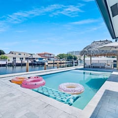 Walk to the Beach! BNR Vacation Rentals