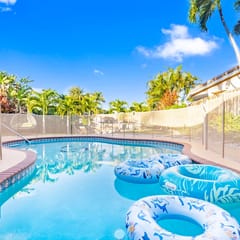Waterfront. Heated Pool. Boat Dock, Gameroom, Kayaks!