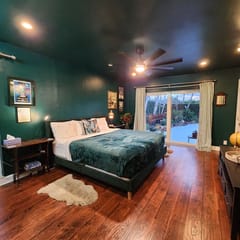 Large King Bedroom suite Private Entrance