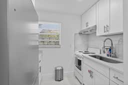 Studio w Peacocks Managed by BNR Vacation Rentals