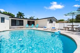 2 Full Homes w Pool!  BNR Vacation Rentals