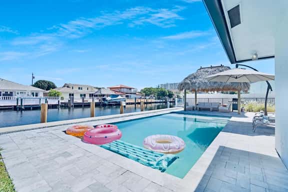 Walk to the Beach! BNR Vacation Rentals - Image 1