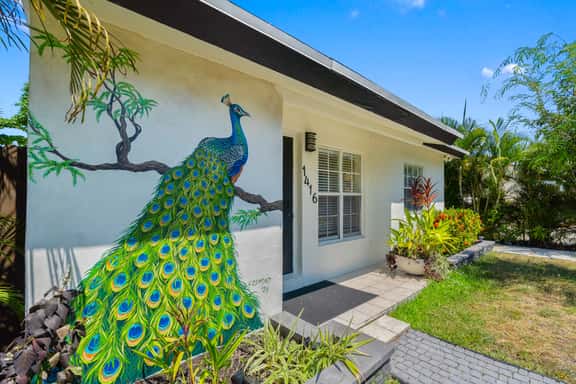 4 bedrooms & Peacocks! BNR Vacation Rentals - Image 1