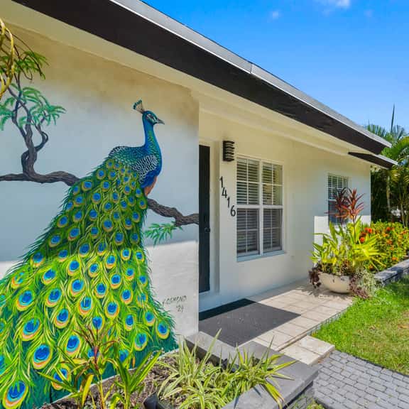 3 bedrooms & Peacocks! BNR Vacation Rentals - Image 1