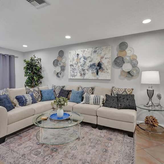 Walk to Hardrock Guitar! New! Cozy Designer Space - Image 1