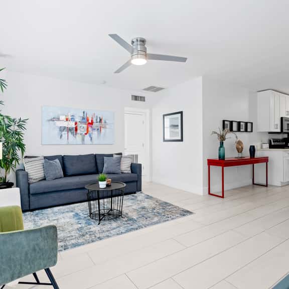Luxury Neighborhood. Close to UM and Shopping. - Image 1