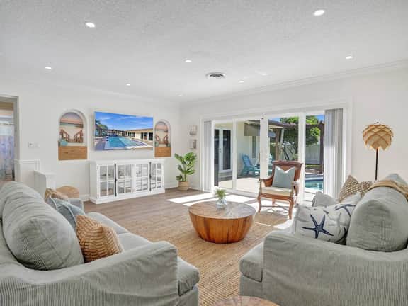 Tropical Oasis! Heated Pool.  BNR Vacation Rentals