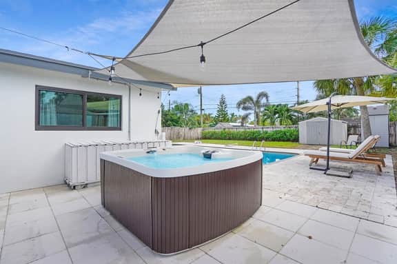 Pool, HotTub & BBQ Managed by BNR Vacation Rentals