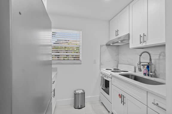 Studio w Peacocks Managed by BNR Vacation Rentals