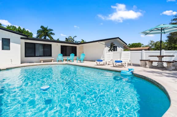 2 Full Homes w Pool!  BNR Vacation Rentals
