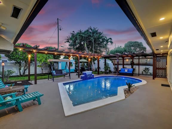 Tropical Oasis! Heated Pool.  BNR Vacation Rentals