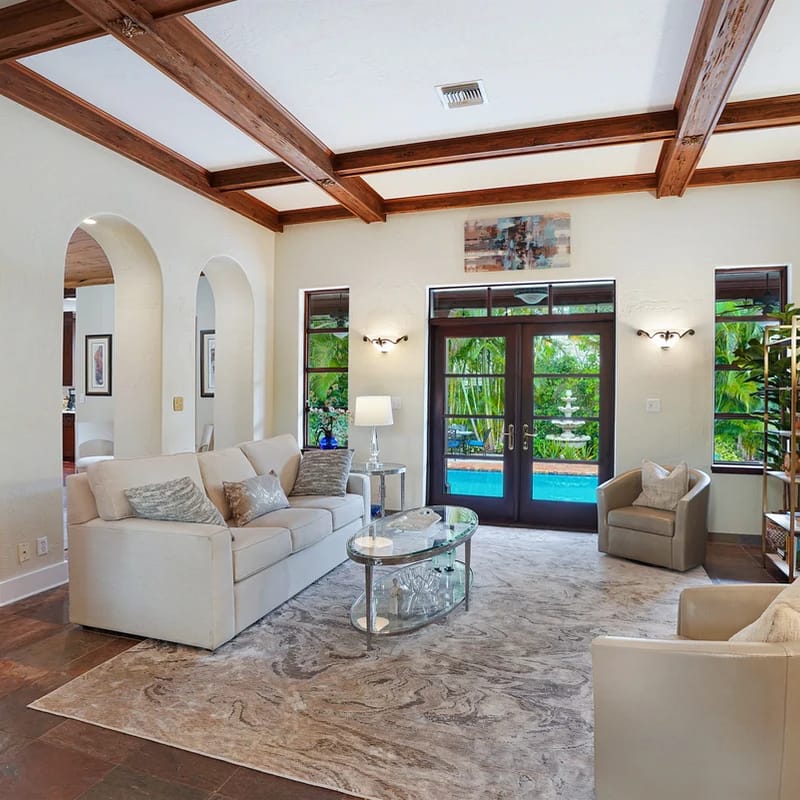 Boca Luxury neighborhood. Pool & Piano