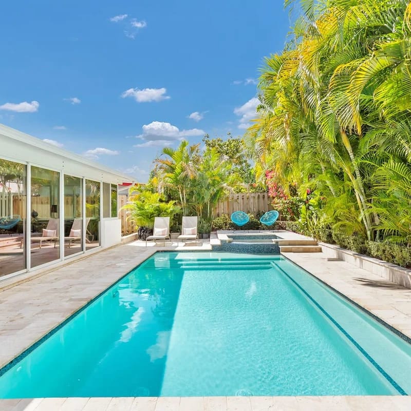 Fresh Pool Home w Jacuzzi by Beaches/shopping!